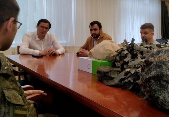 Встреча военнослужащего с Евгением Моисеевым. Пресс-служба администрации г. Кисловодска