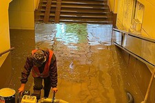 Откачка воды из подземного перехода на улице Ленина. Администрация г. Ставрополя