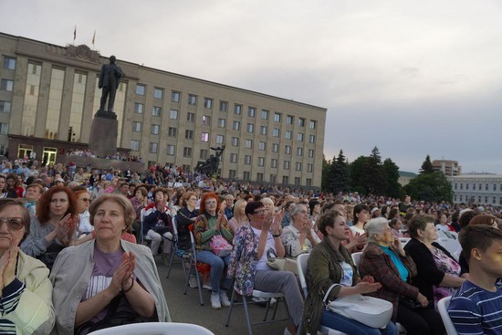 Зрительный зал на площади Ленина