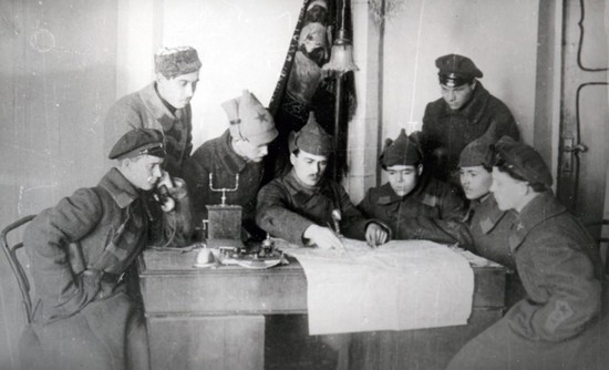 С.М. Штыб (в центре) с сотрудниками  Ставропольского губернского отдела ГПУ. 1922 г.