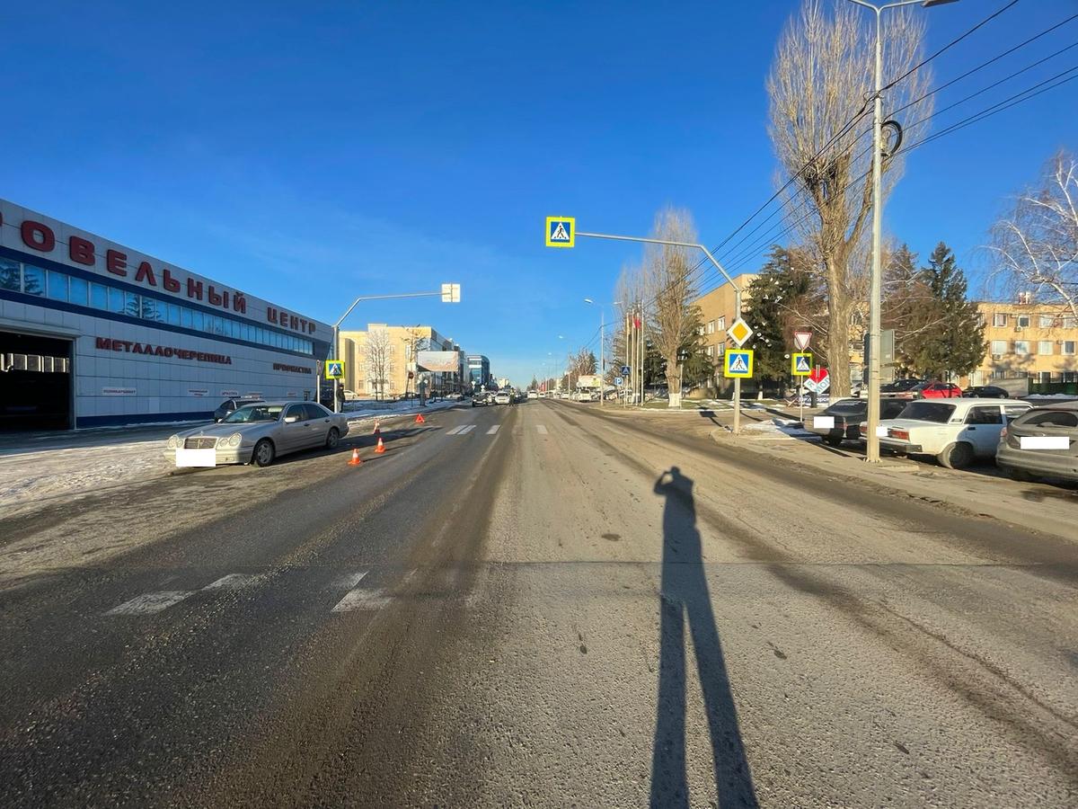 В Пятигорске водитель «Мерседеса» наехал на молодого мужчину на пешеходном переходе