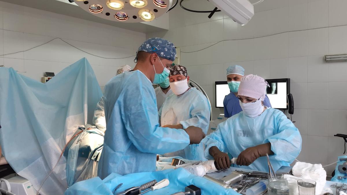 В Железноводской больнице провели первые операции по замене коленного сустава
