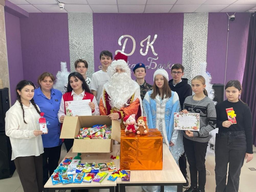 Подростки из Петровского округа отправили подарки ровесникам в Антрацит