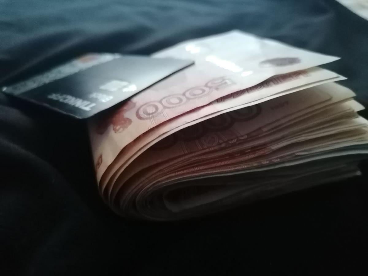 В Кировском округе для мужчины, потеря смартфона, обернулась кражей денег