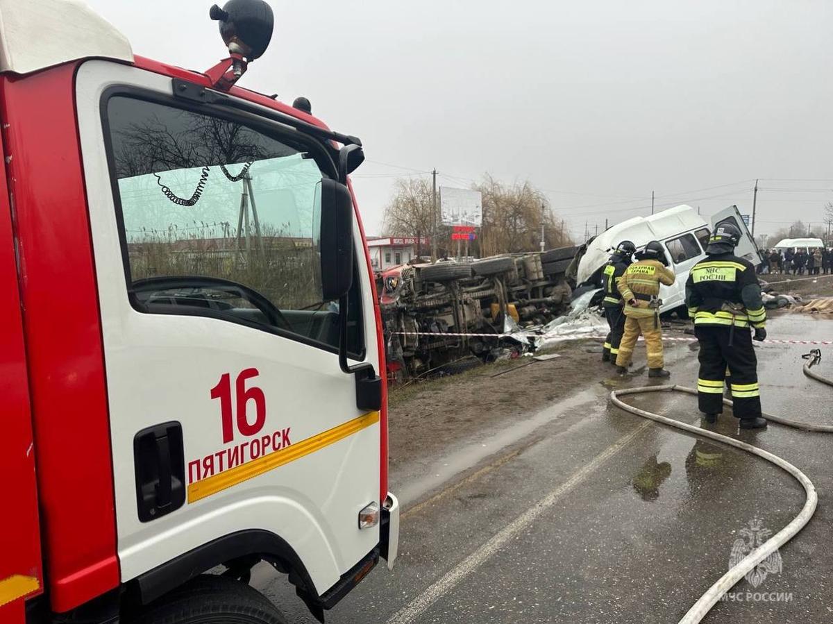 По факту трагедии на трассе в Предгорье СКР и прокуратура проводят проверки