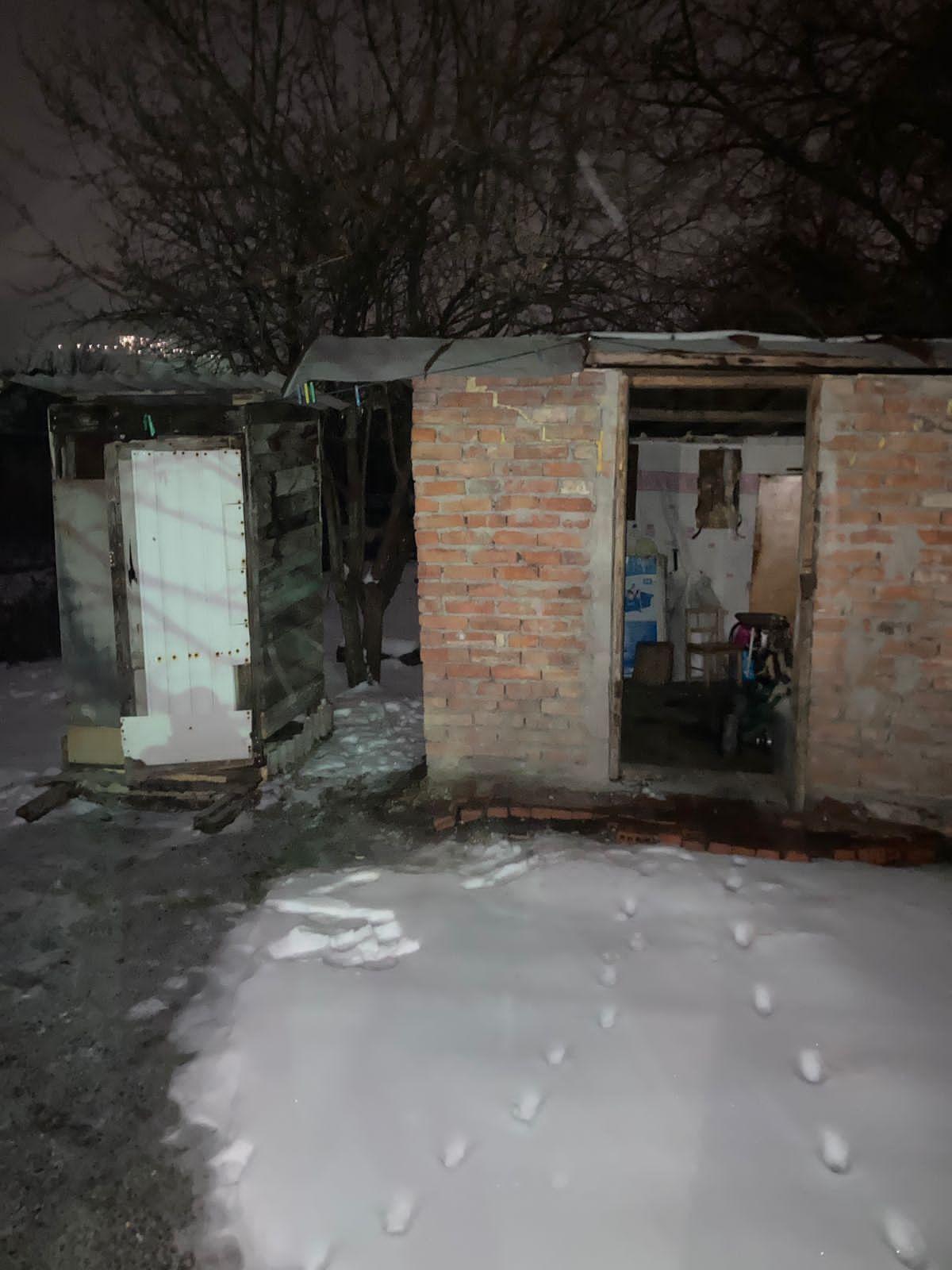 На Ставрополье женщина дома родила ребенка и выбросила его в выгребную яму