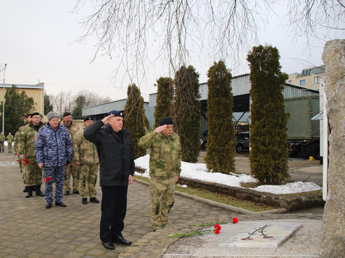 В Ставропольском ОМОН почтили память боевых товарищей | Новости | Вечерний  Ставрополь