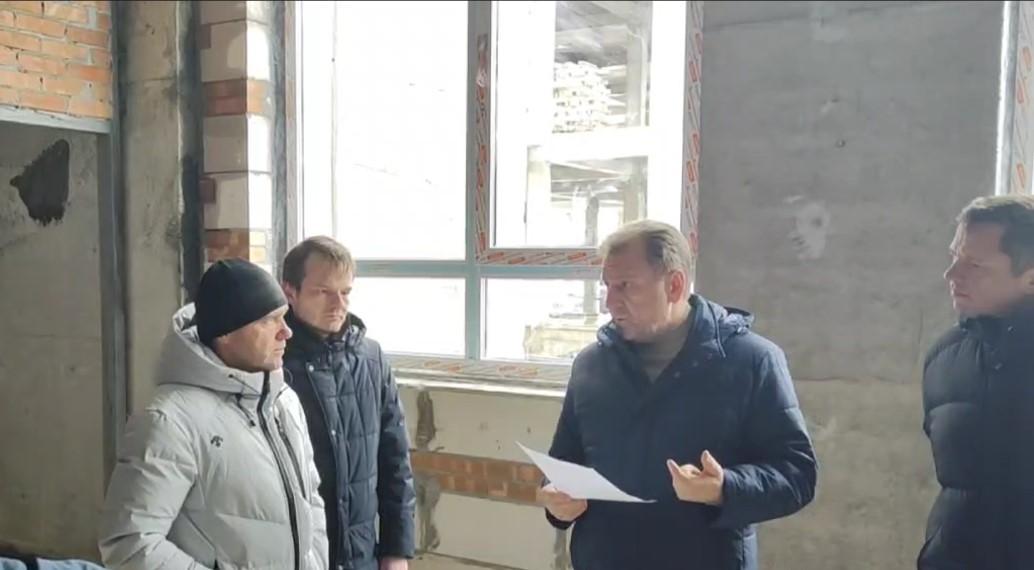 Иван Ульянченко нацелил подрядчика на соблюдение графика возведения новой школы