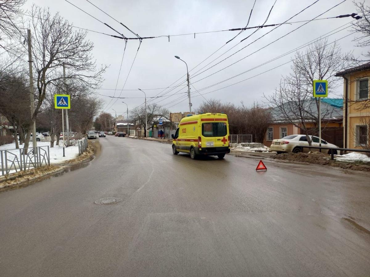 В Ставрополе автомобиль скорой помощи сбил пожилую женщину