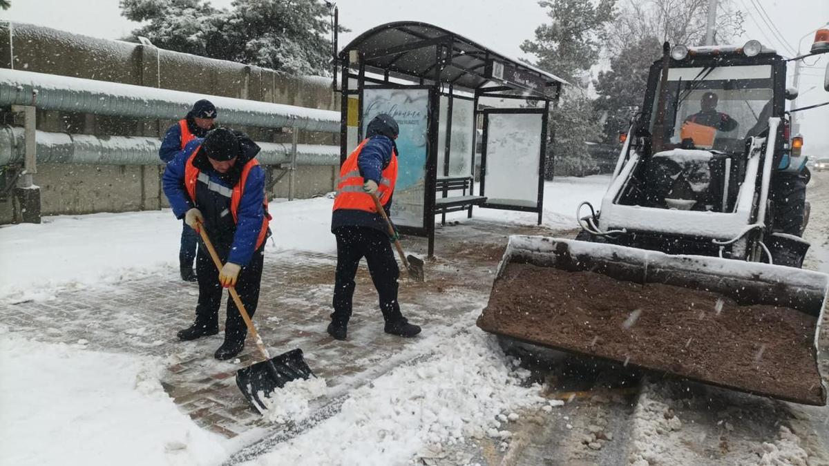 В ночь на понедельник в Ставрополе было выведено на работу 76 единиц спецтехники