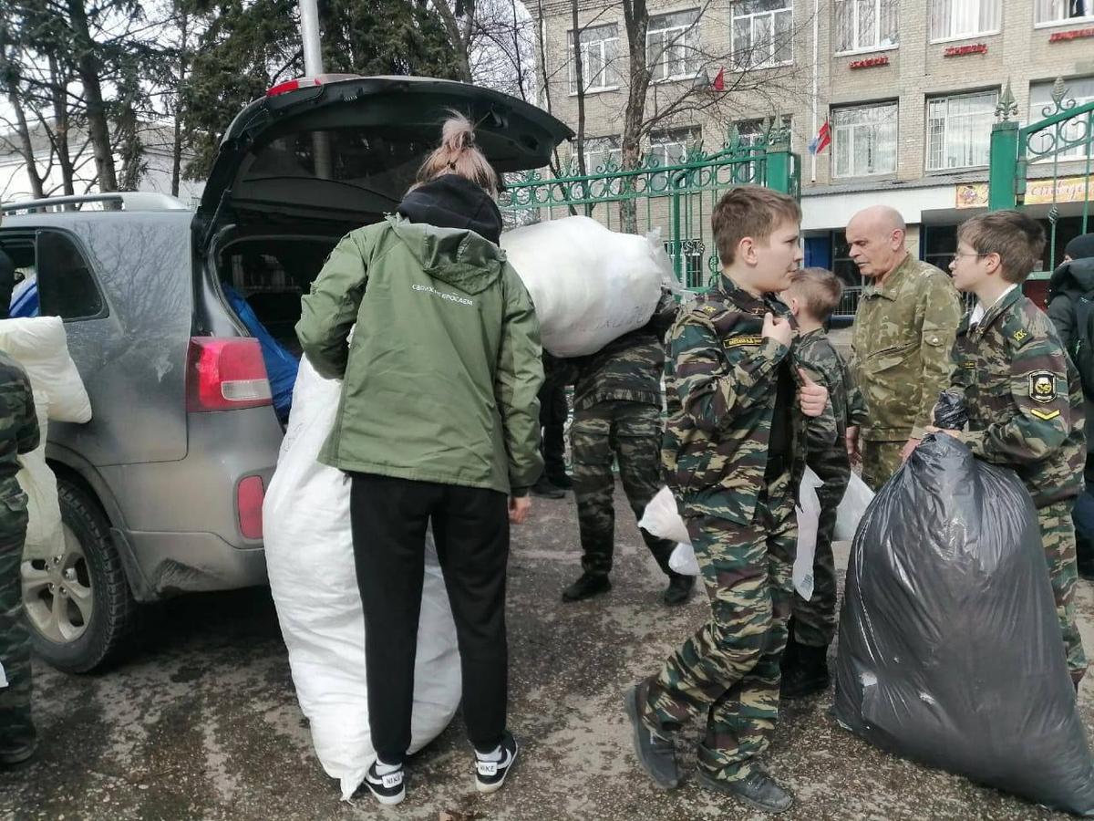 Текстиль для госпиталей в зону спецоперации собрали школьники из Ессентуков