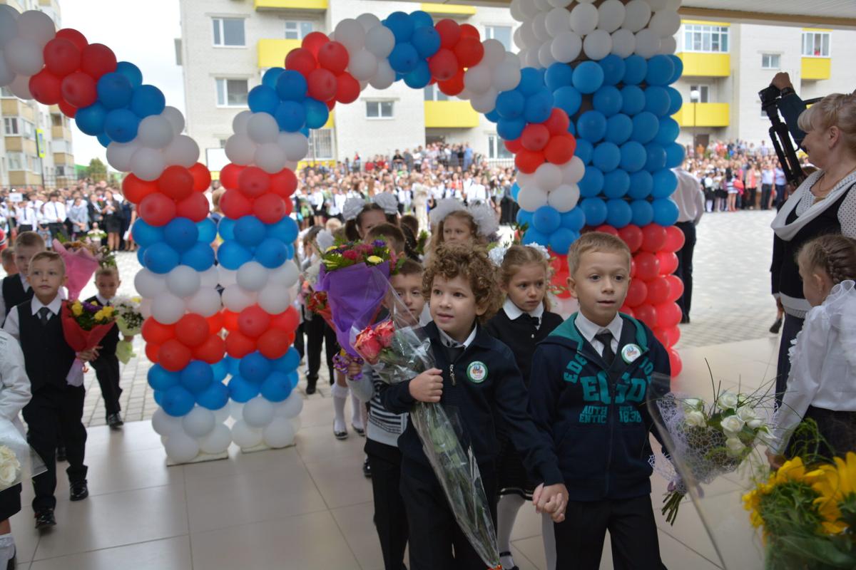 В Ставрополе многодетным семьям помогают собирать детей в школу