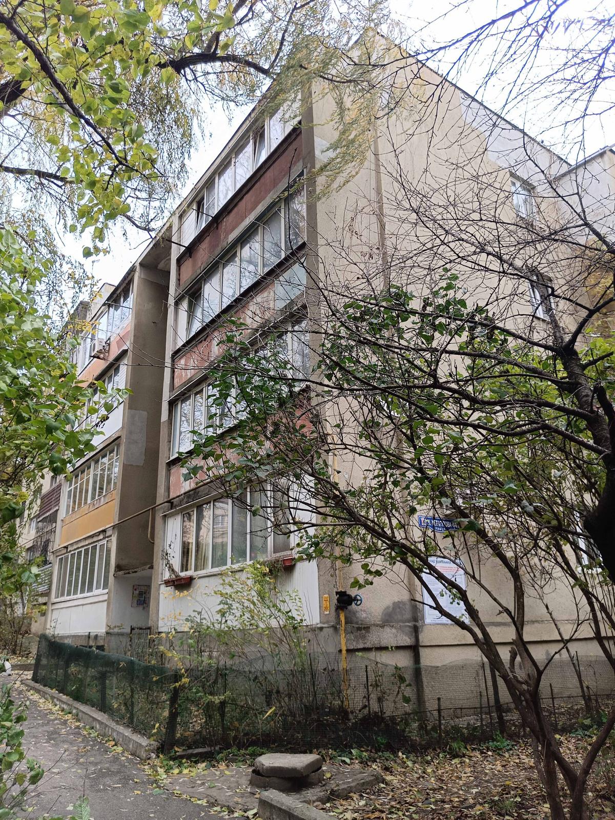 В жилых домах на улицах Ермолова и Хетагурова Пятигорска обновили фасад и крышу