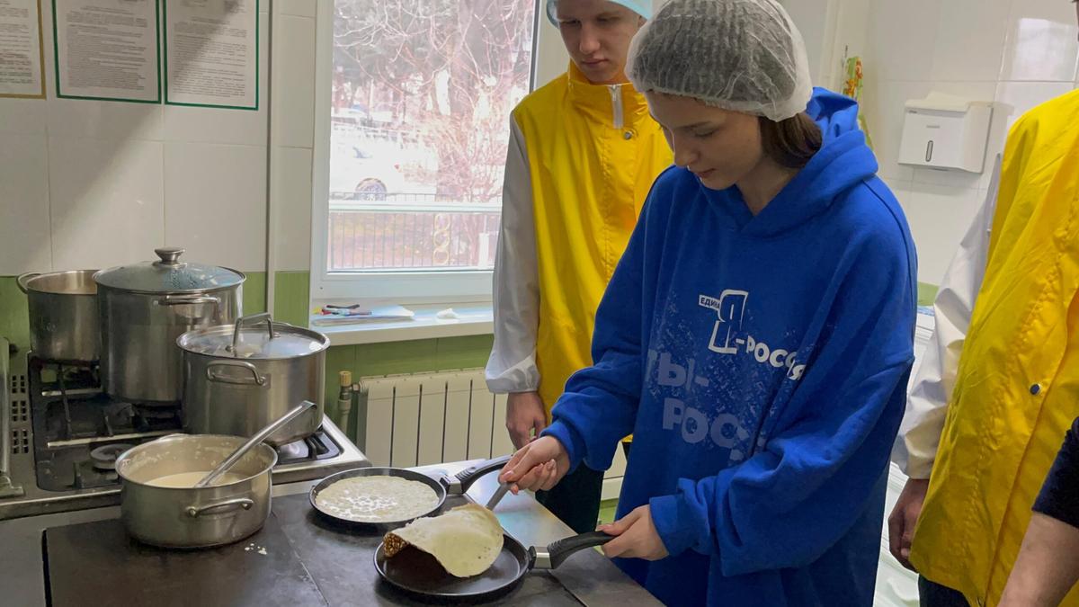 В Предгорном округе испекли более 500 блинов для бойцов спецоперации