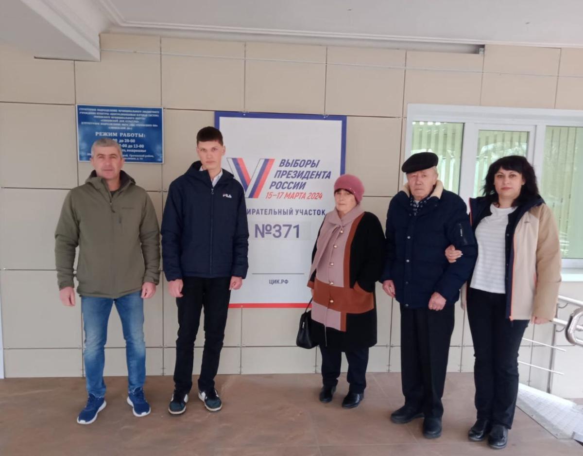 В Грачевском округе три поколения одной семьи проголосовали на выборах