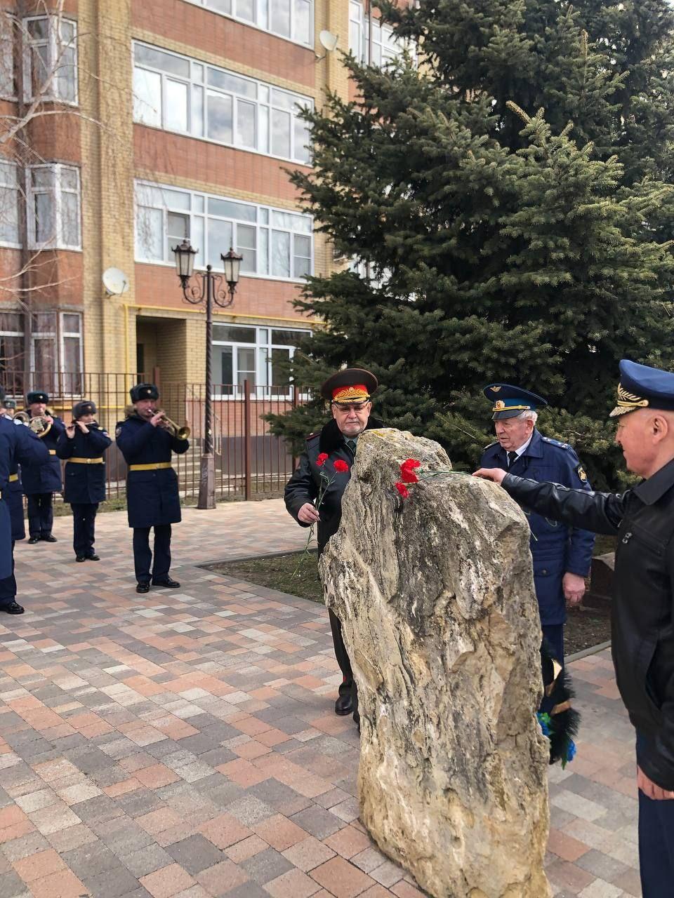 Глава Ставрополя поздравил бойцов и ветеранов 247-го полка с годовщиной создания