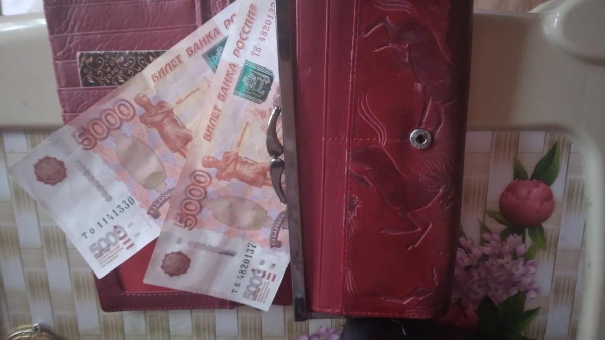 Житель Апанасенковья в гостях украл деньги из кошелька и уехал в Ставрополь