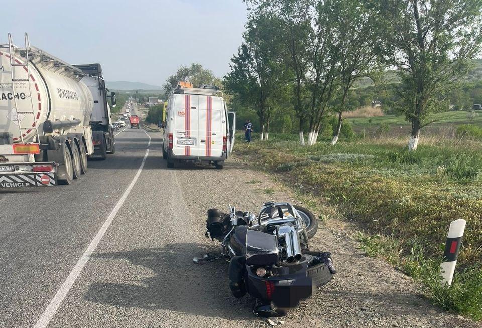 На подъезде к Ставрополю молодая автоледи лишила жизни байкера из Буденновска