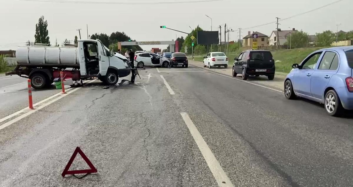 На подъезде к Ставрополю из-за массового ДТП затруднено движение