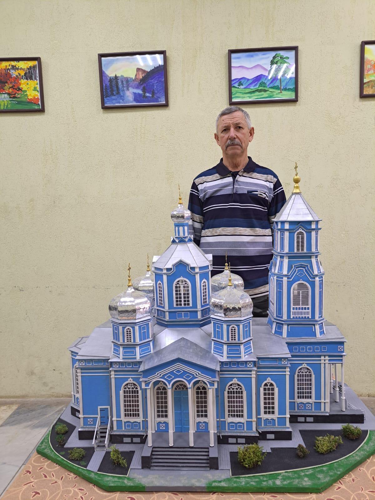 Чудо-мастер в селе Московском собрал своими руками модели церквей и кораблей