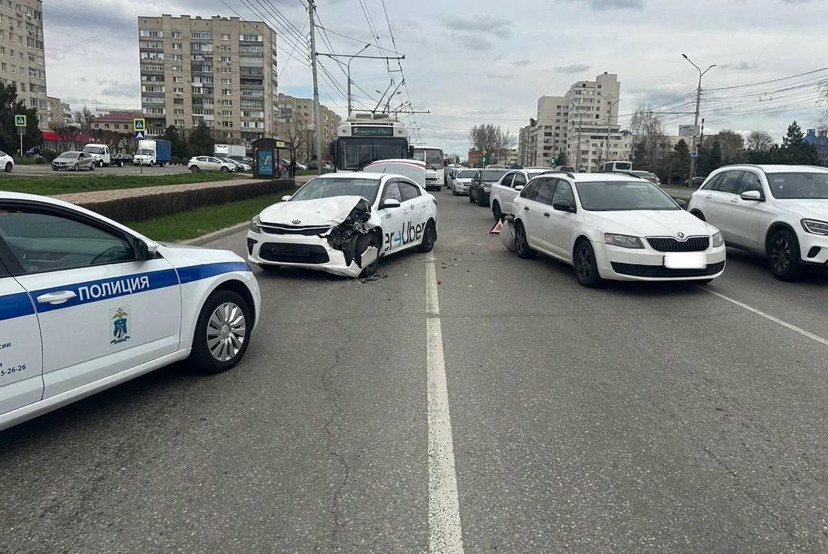 В Ставрополе в аварии пассажирка такси получила травму лица