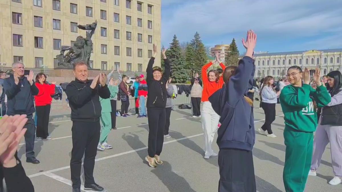 Участие в общегородской зарядке принял глава Ставрополя Иван Ульянченко