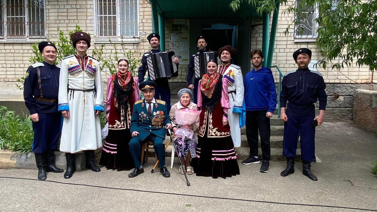 В Ставрополе концерты для ветеранов дали около их домов
