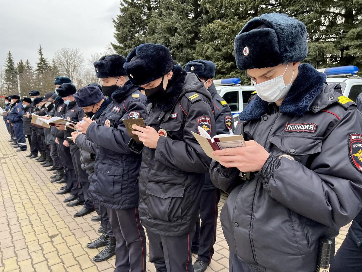 Ставропольские полицейские вычислили сотрудника сотовой связи, продавшего базу данных