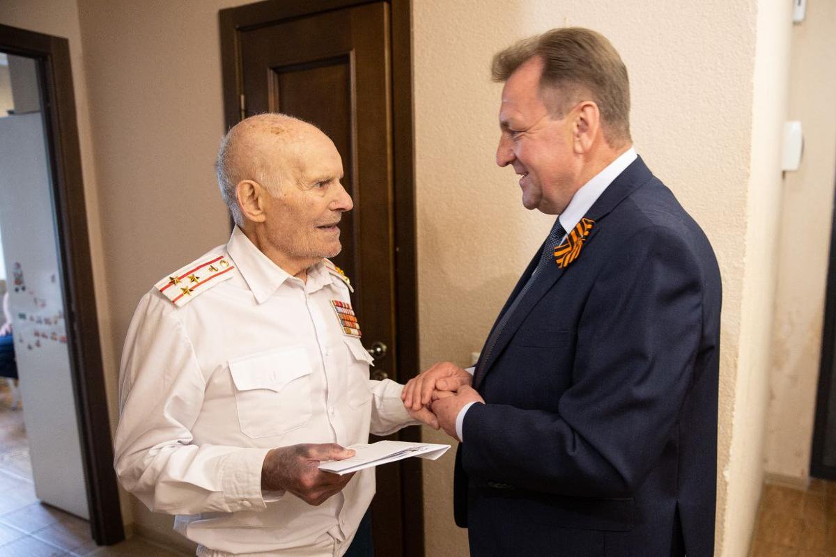 Глава Ставрополя в преддверии Дня Победы навестил ветеранов