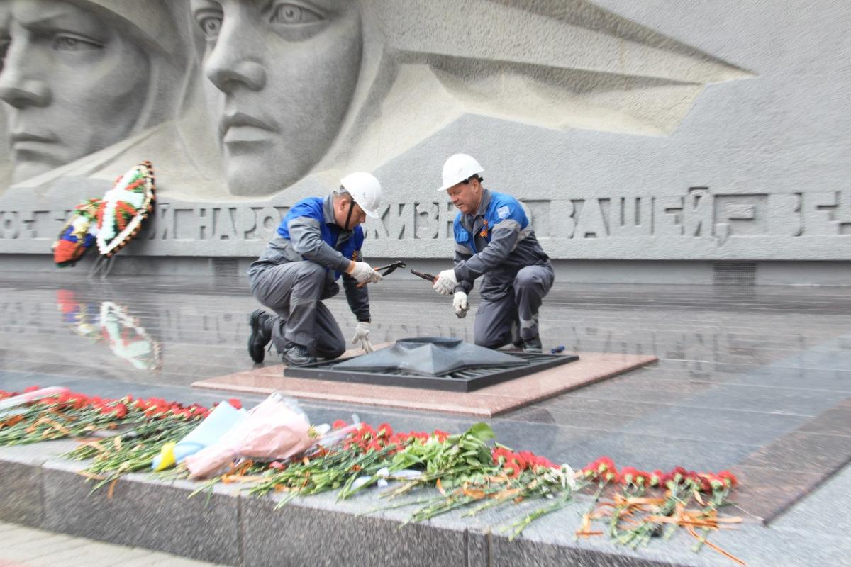 В Ставрополе перед Днем Победы осмотрели и почистили мемориал Вечный Огонь