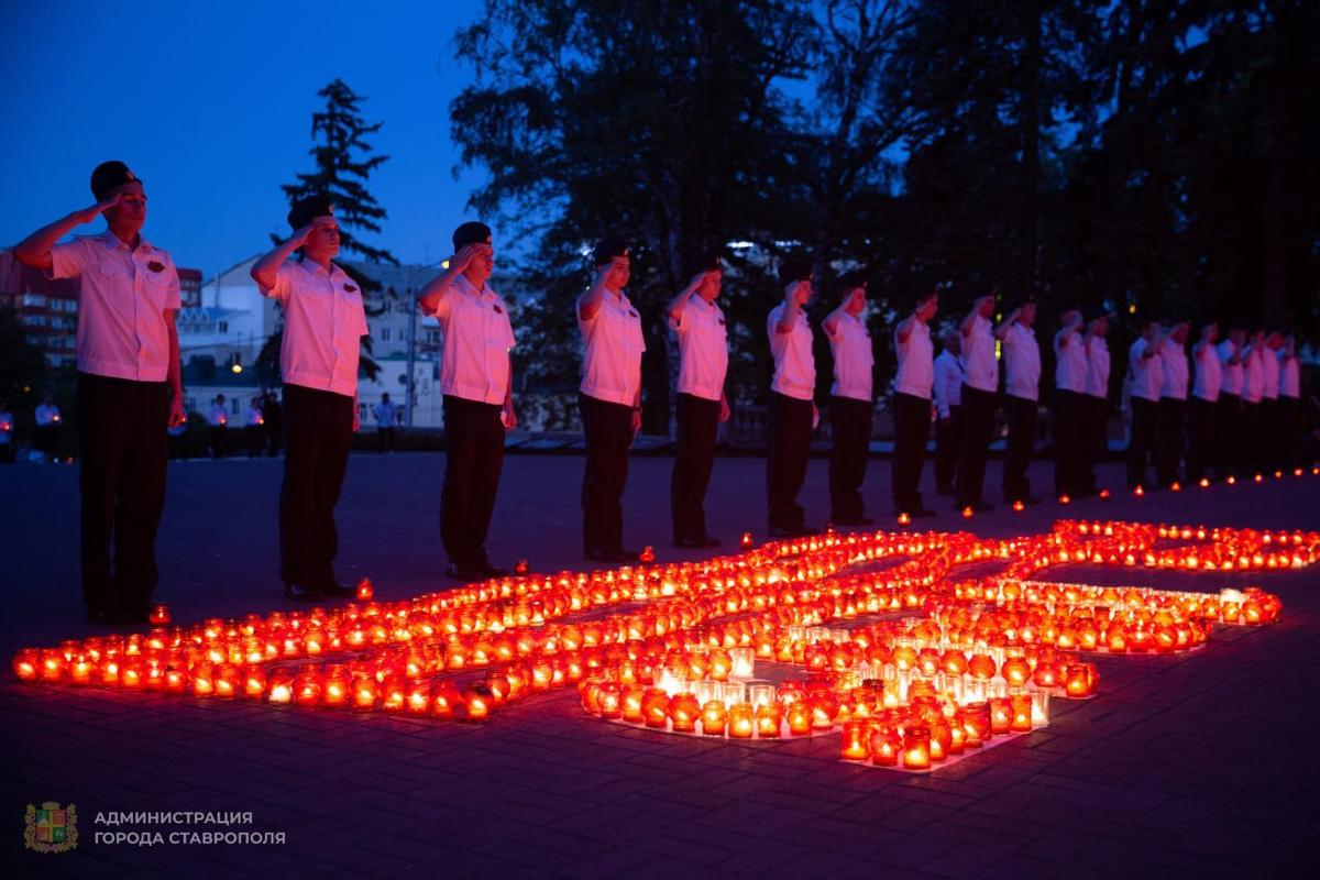 На Крепостной горе Ставрополя прошла патриотическая акция «Огни памяти» |  Новости | Вечерний Ставрополь