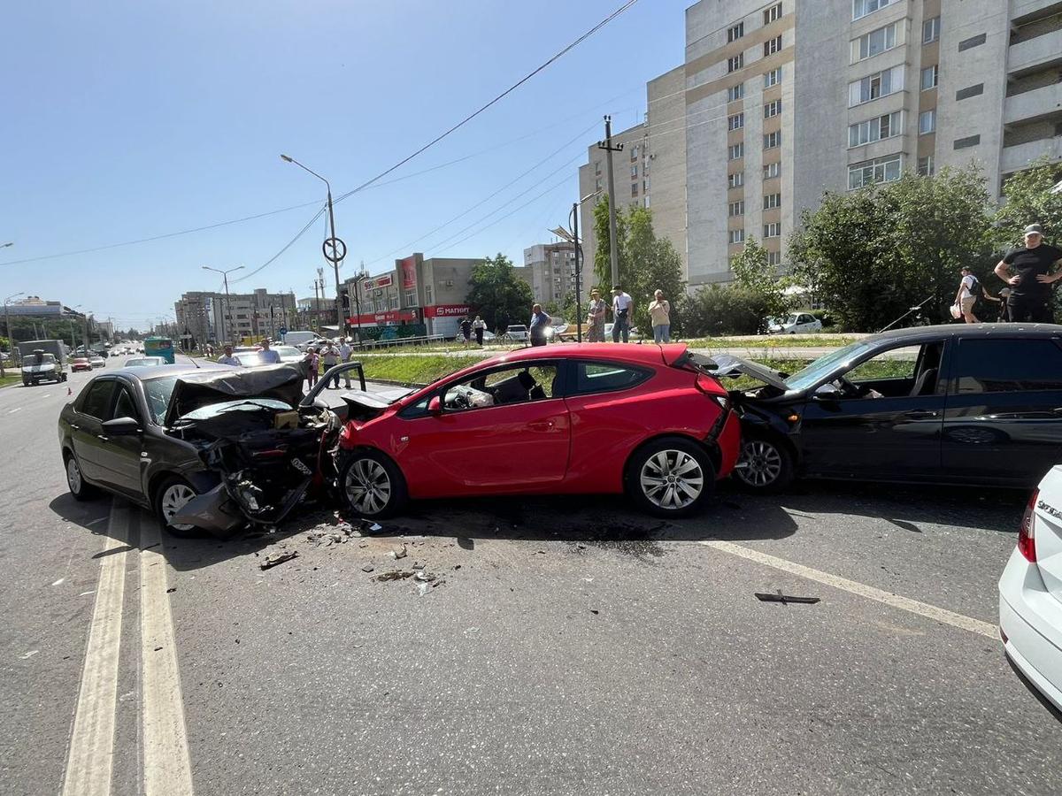 В Ставрополе в тройном столкновении один погибший и четверо пострадавших