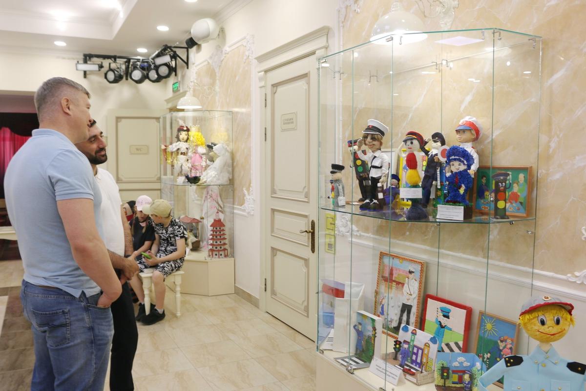 Выставка в честь Дня образования ставропольской милиции открылась в театре кукол