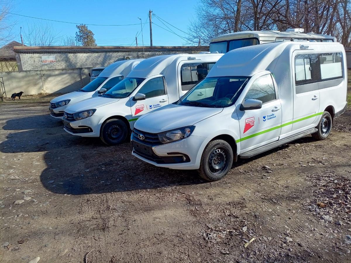 Автопарк Нефтекумской райбольницы пополнился семью санитарными автомашинами