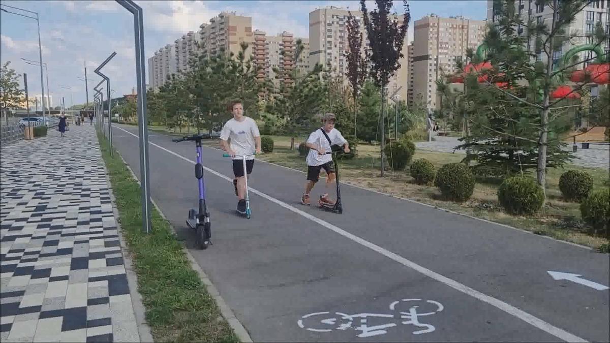 В Ставрополе юных самокатчиков приучали правильно пересекать проезжую часть