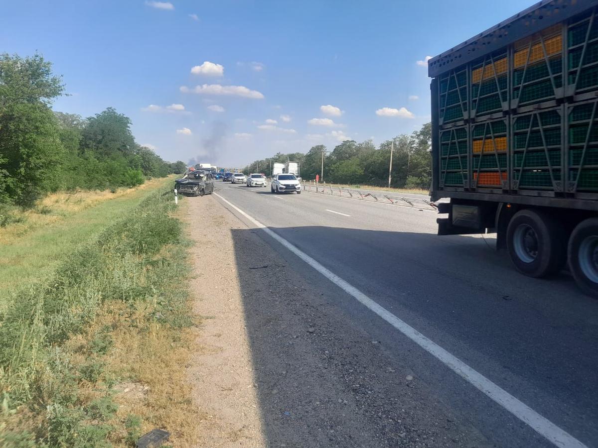 Водитель и два пассажира внедорожника ранены в ДТП с грузовиком на Ставрополье