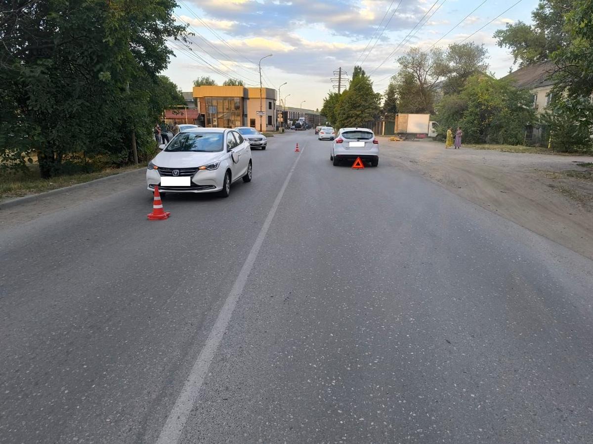 Ребенок попал под колеса авто в Минводах в 40 метрах от пешеходного перехода