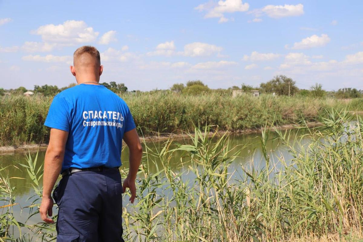 В Красногвардейском округе рыбак упал в воду и не мог самостоятельно выбраться