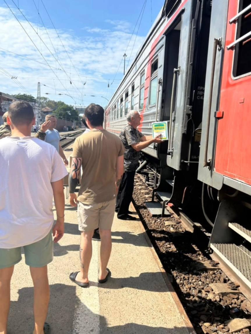 Новоалександровские цыгане и ветераны передали помощь бойцам в «Эшелонах Добра»