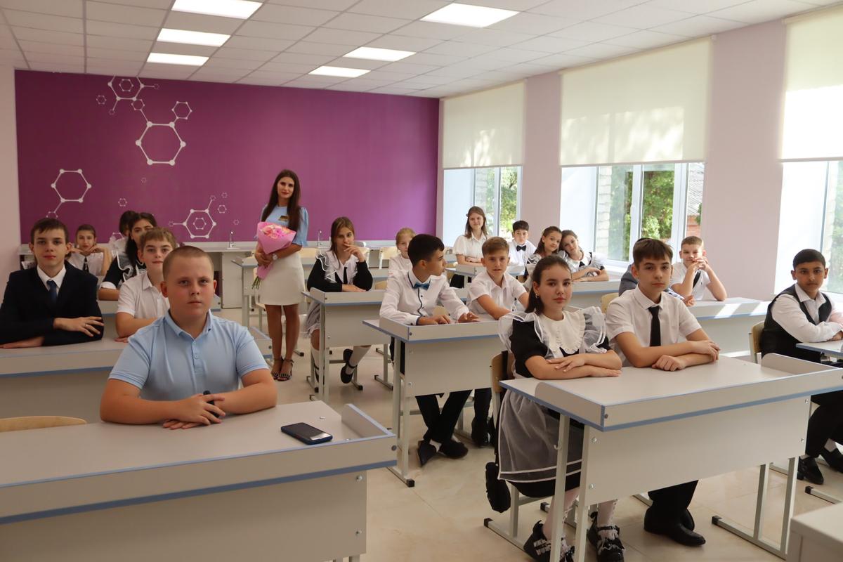 Старейшую в Советском округе школу открыли после капремонта в новом учебном году