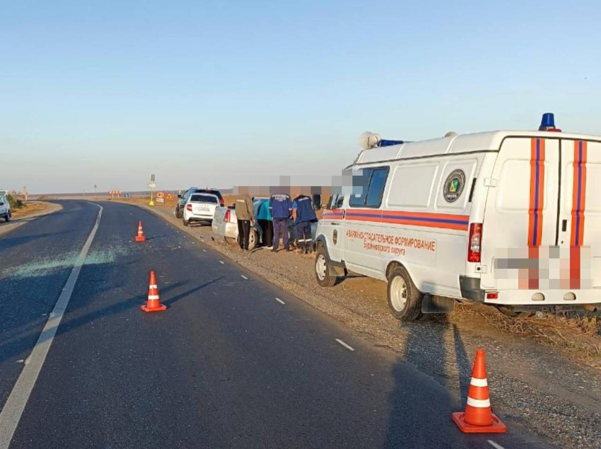 Пожилой водитель на Ставрополье протаранил стоящий на красный свет автомобиль