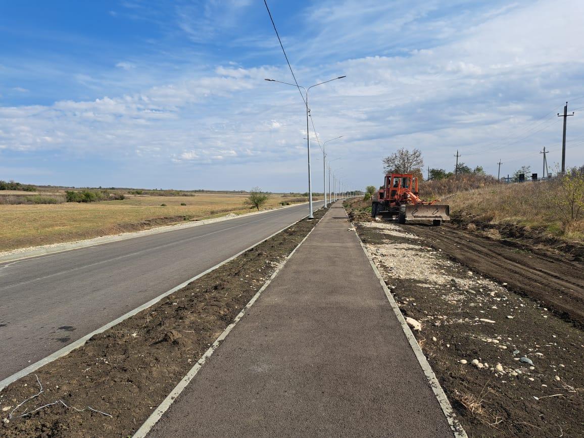 Подъезд к хутору Утренняя Долина завершают строить на Ставрополье