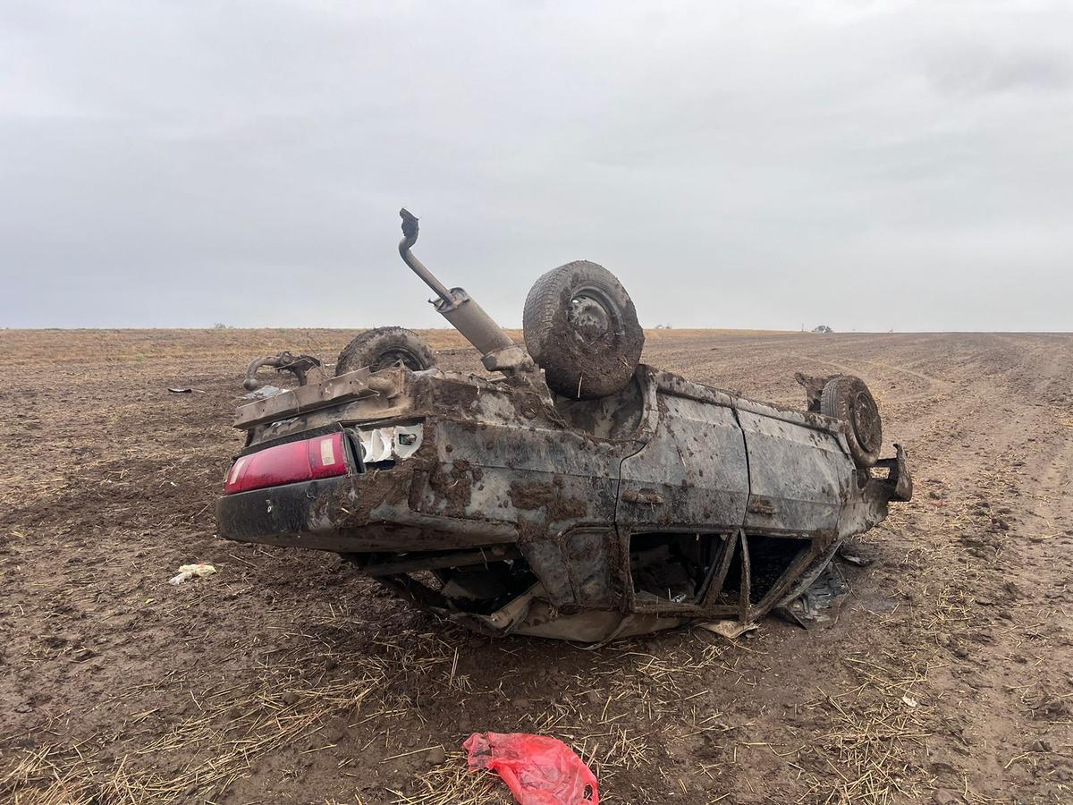 Мертвого мужчину в нескольких метрах от машины нашли на месте ДТП на Ставрополье