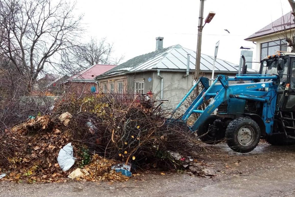 За два месяца осени в 3 округах Ставрополья вывезли 6 тысяч тонн навалов мусора