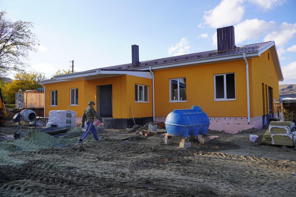 Сразу 4 амбулатории строят в Андроповском округе Ставрополья