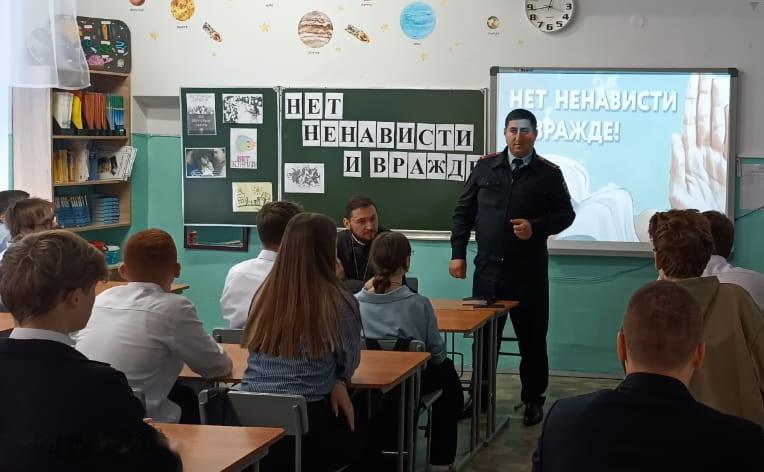 Ставрополье полицейские проводят профилактические беседы в образовательных учреждениях