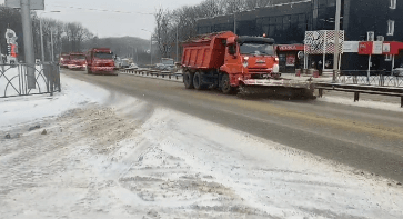 Коммунальные службы Ставрополя продолжают работу по очистке города от снега