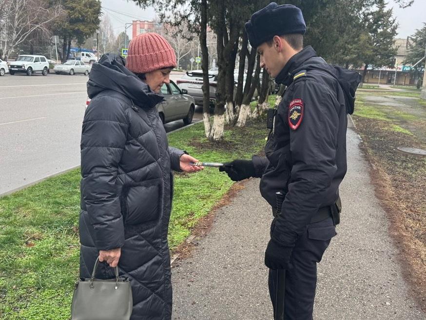 Курские полицейские провели беседы с местными в рамках акции «Стоп-мошенник»