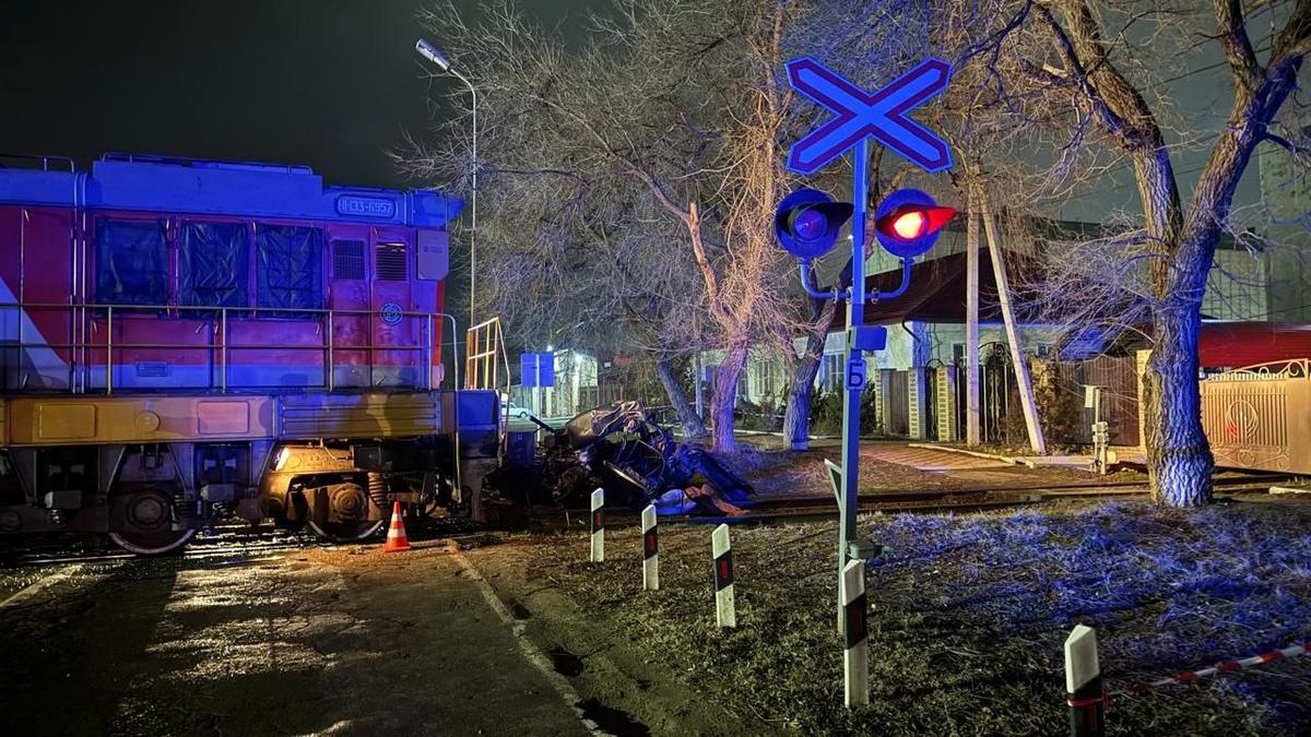 В ДТП на железнодорожном переезде в Светлограде погибли два участника