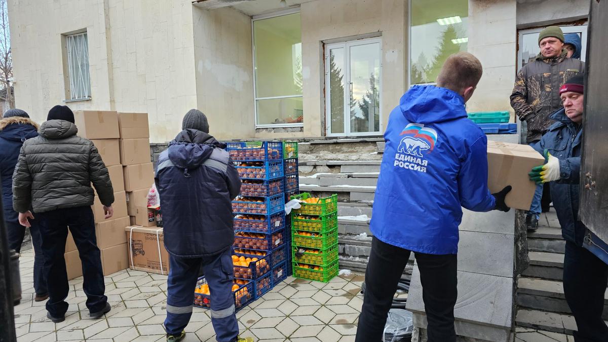 Ставропольцы передали в зону спецоперации праздничные мандарины